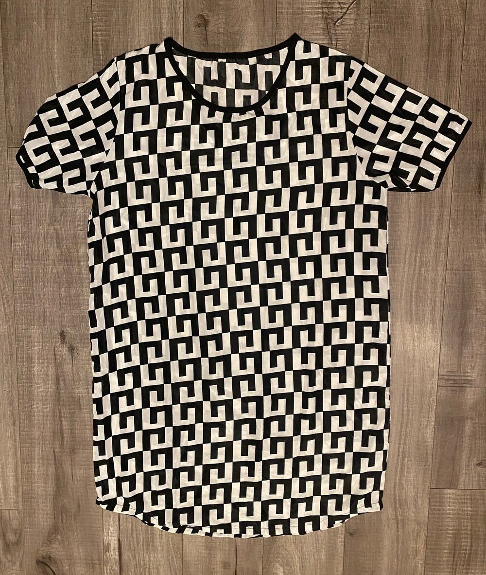 Black + white geometric mini shift dress purchased in 2012 🖤🤍
